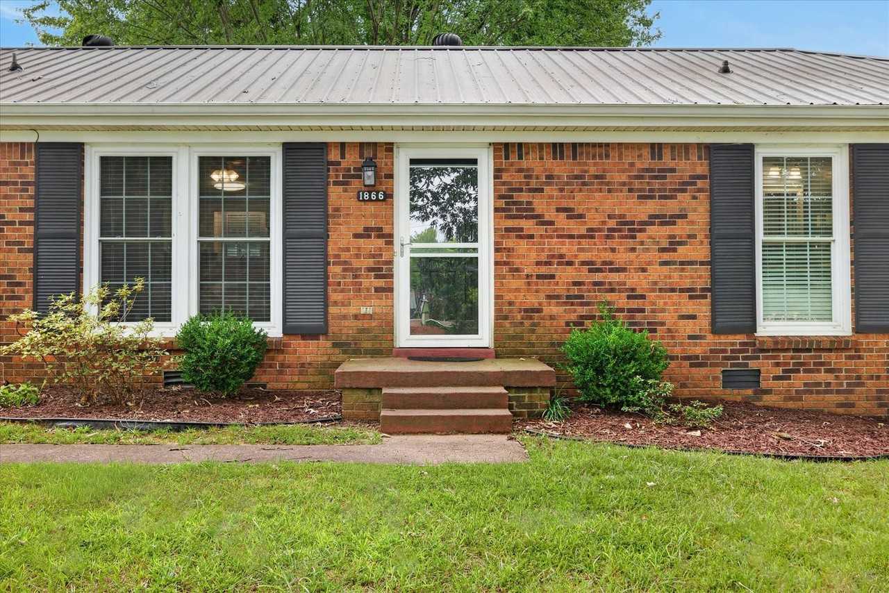 1866 Harriet Dr - Photo 4 of 38