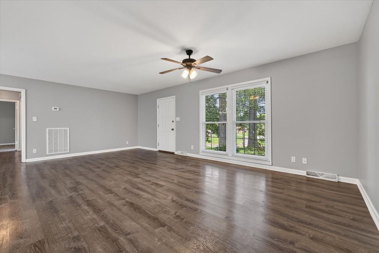 1866 Harriet Dr - Photo 7 of 38