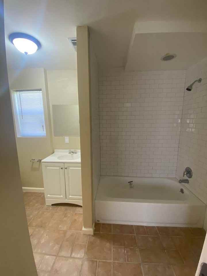 240 W Hooks St - Photo 4 of 17