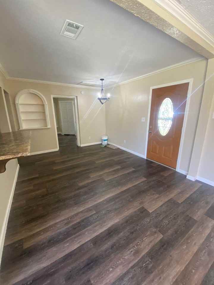 240 W Hooks St - Photo 7 of 17