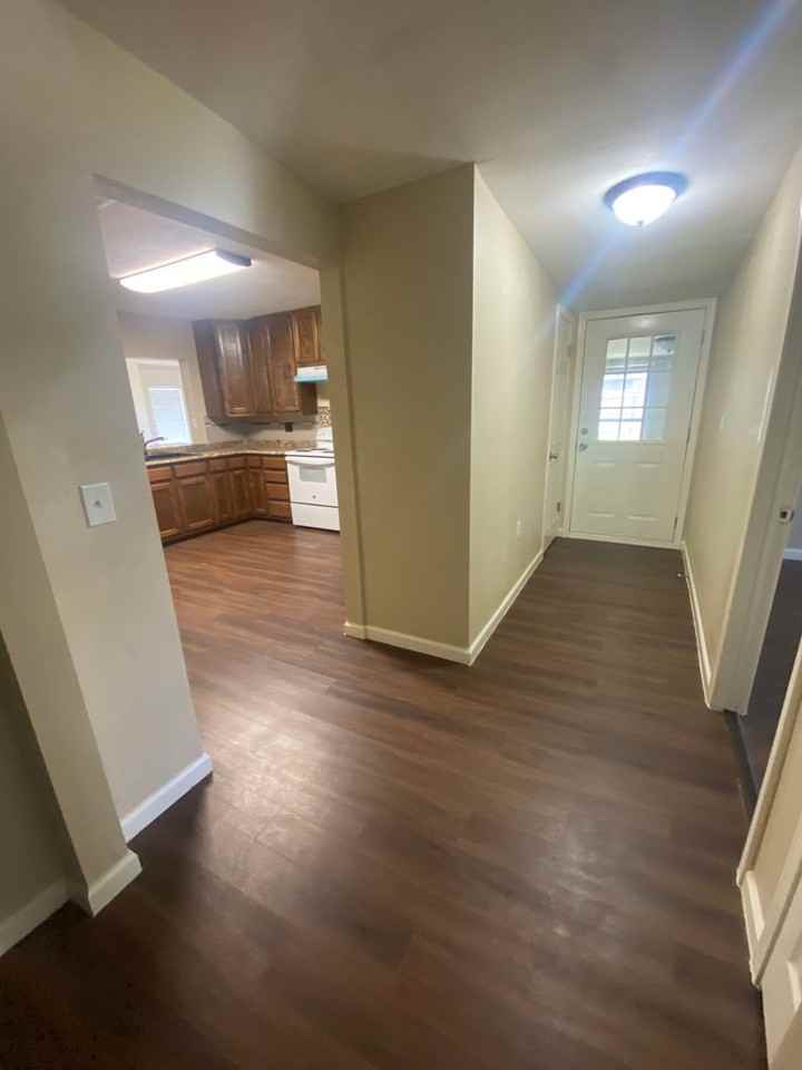 240 W Hooks St - Photo 4 of 17