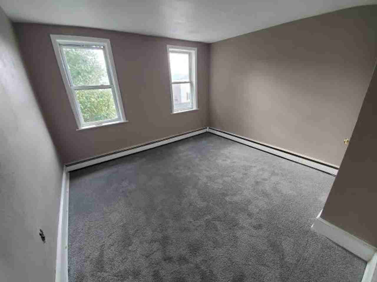 419 E Elm St - Photo 6 of 21