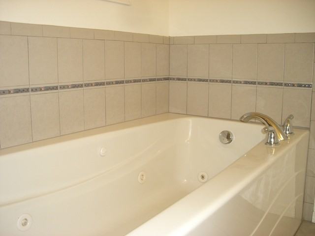 3111 N Edgewater Dr - Photo 5 of 7