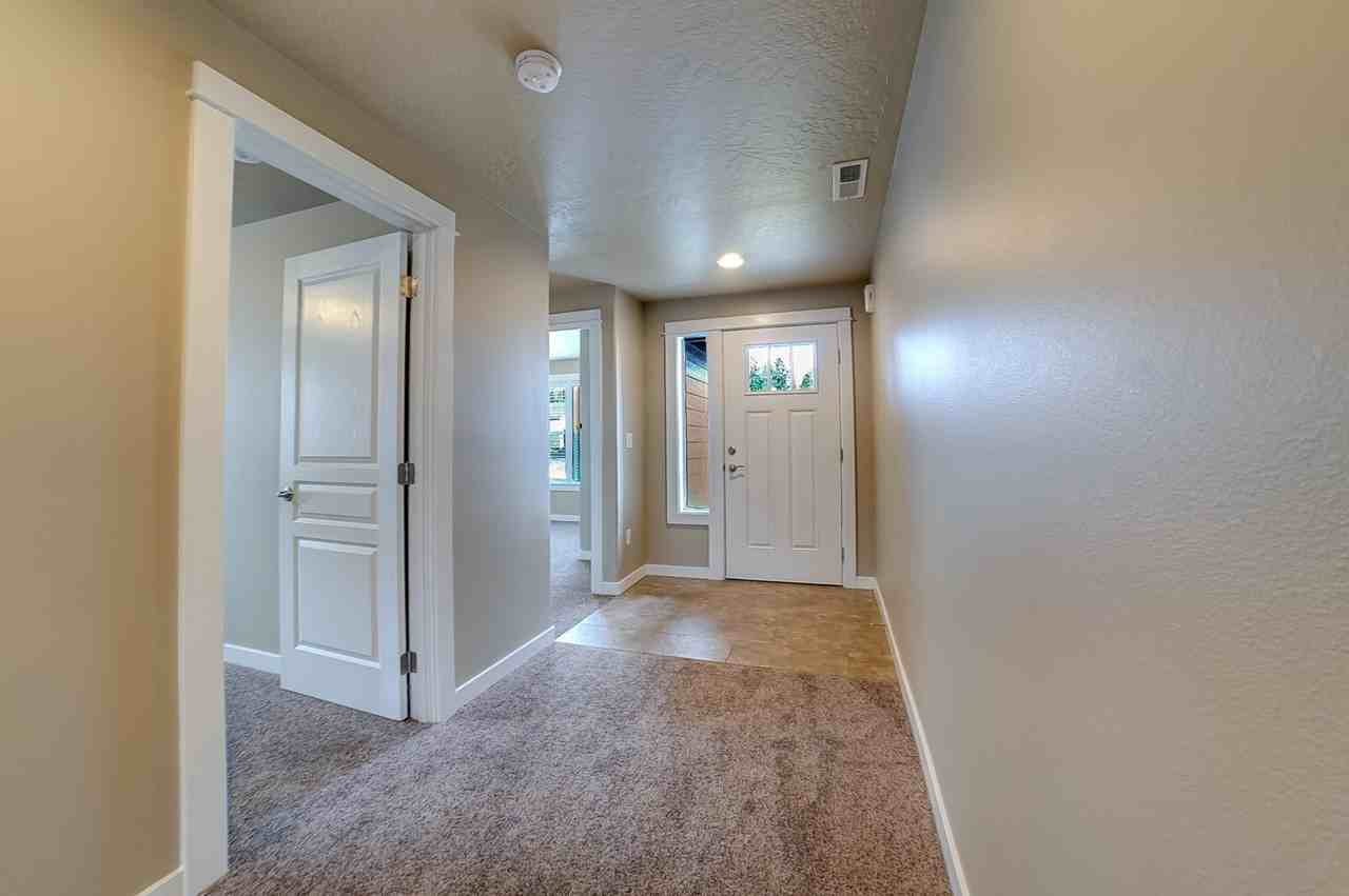1746 Ne Janice Way - Photo 3 of 26