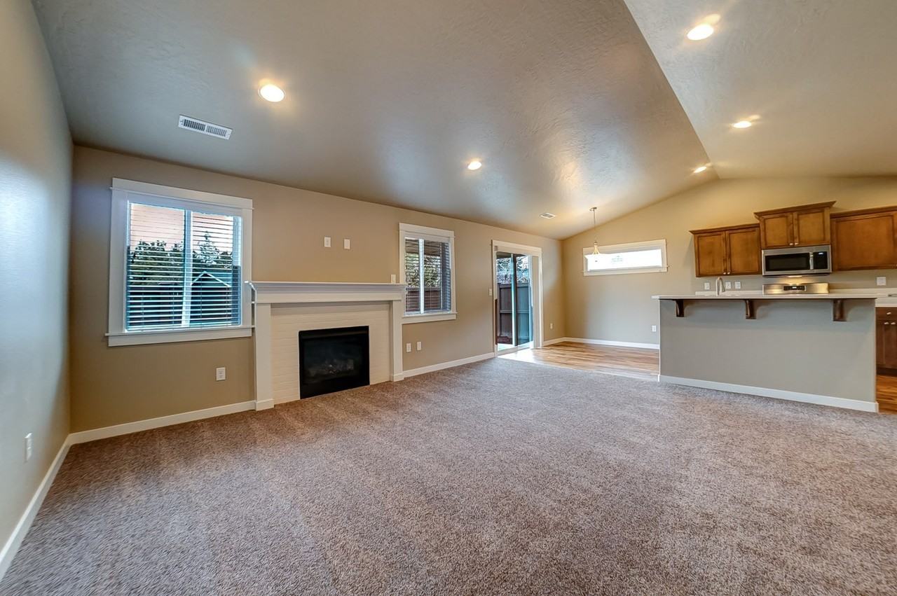 1746 Ne Janice Way - Photo 4 of 26