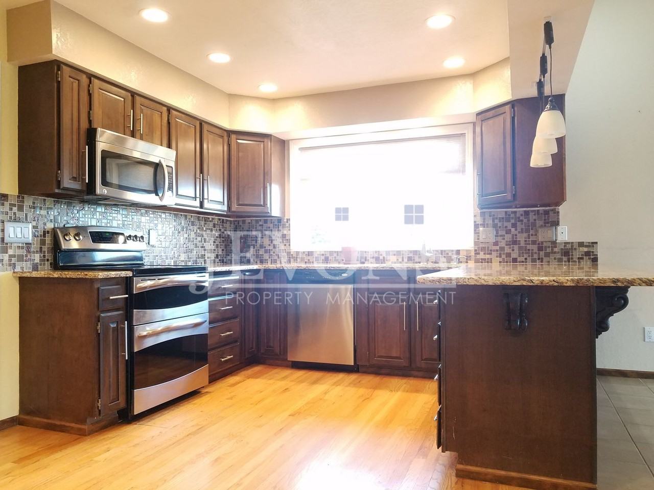 10405 Estes Rd - Photo 2 of 21