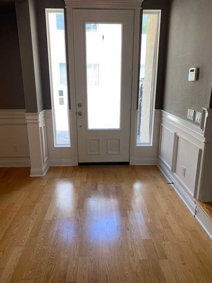 453 Poets Sq - Photo 5 of 30