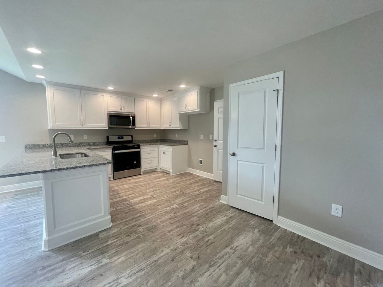 3124 Belgrove Ln - Photo 3 of 32