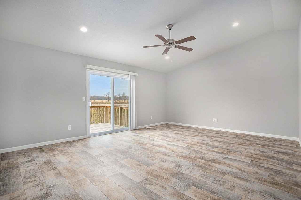 8284 W Sturtevant Ave - Photo 4 of 15