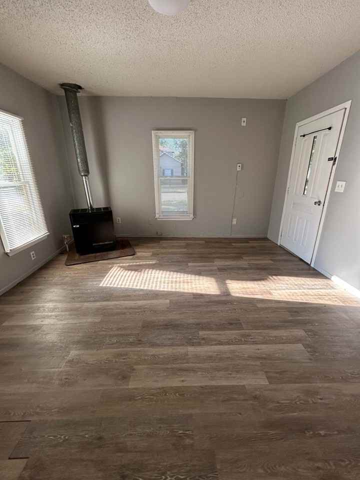 208 W Rose St - Photo 2 of 12