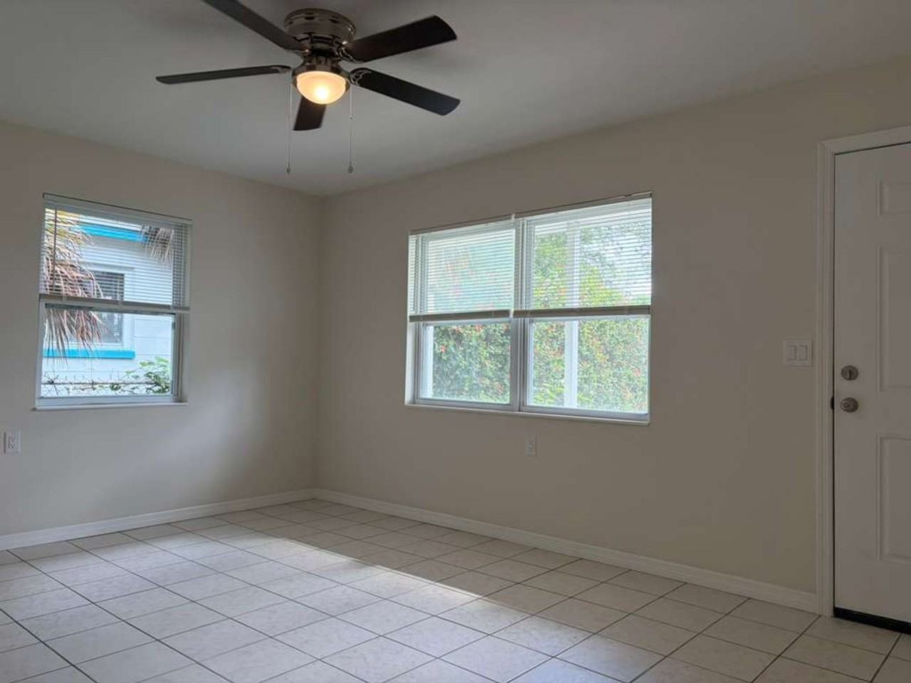 3037 Clinton St S - Photo 2 of 28