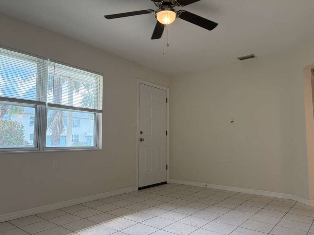 3037 Clinton St S - Photo 3 of 28