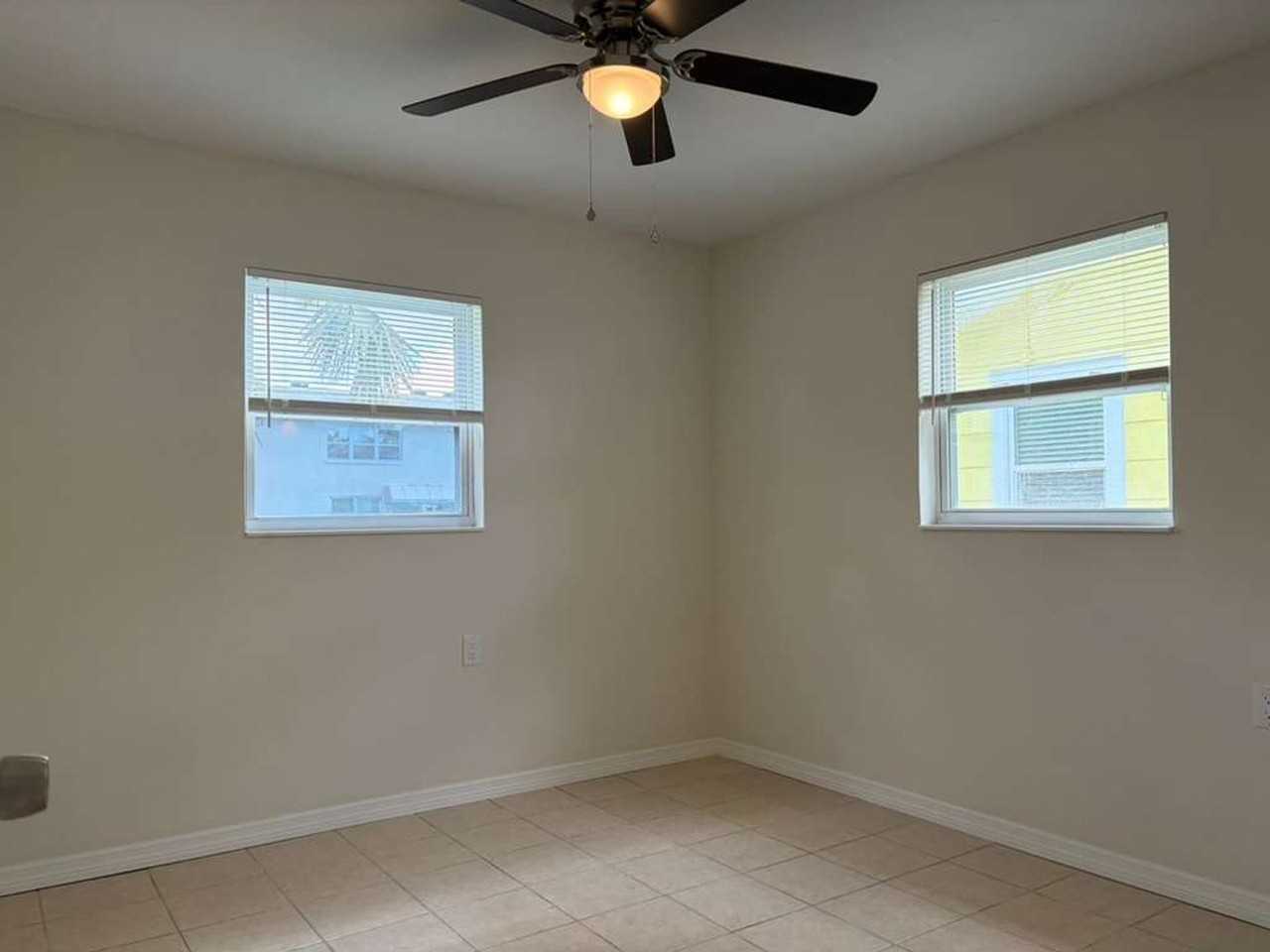 3037 Clinton St S - Photo 7 of 28