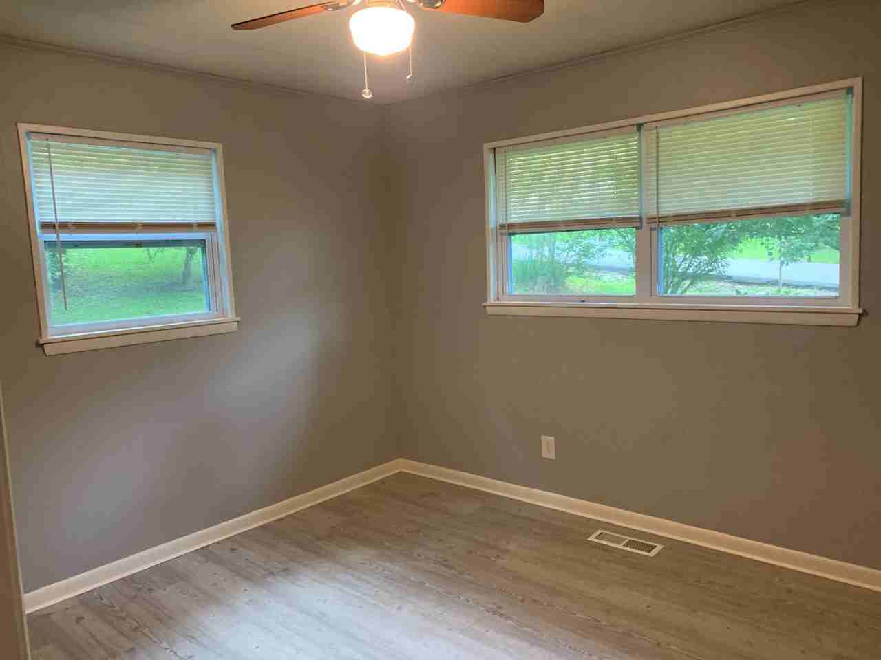 110 Jasper Dr - Photo 4 of 6