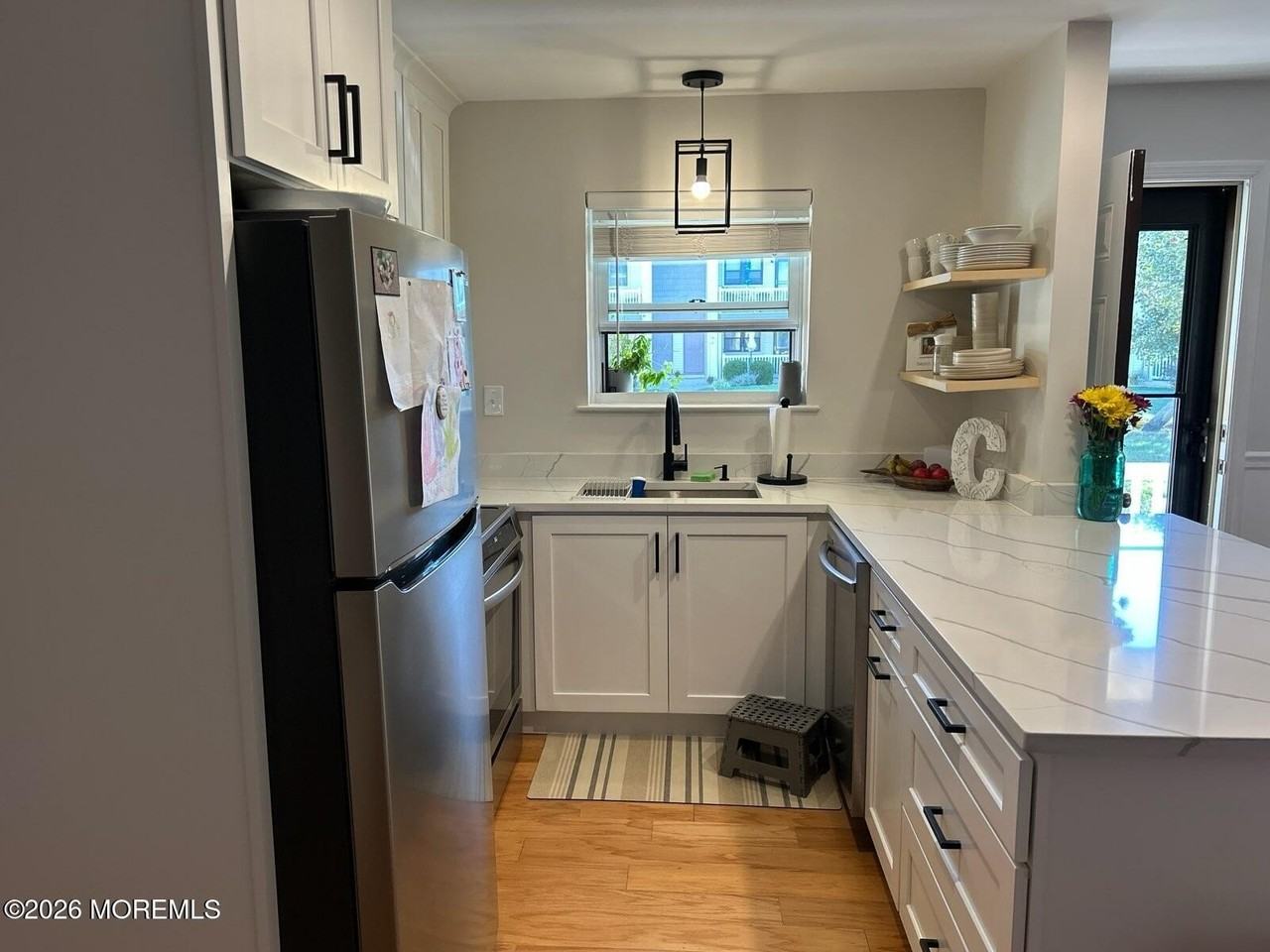 139 Wharfside Dr - Photo 3 of 19