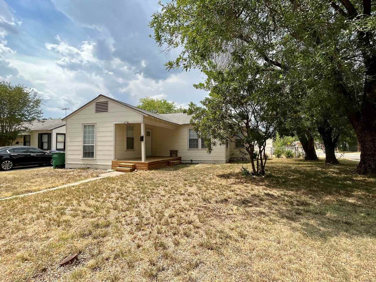 703 W Olmos Dr - Photo 2 of 12