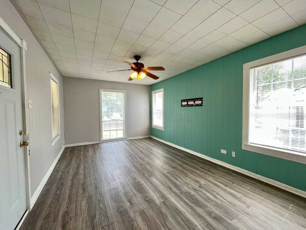 703 W Olmos Dr - Photo 4 of 12