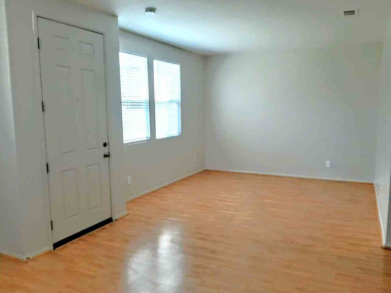 6954 Castor St - Photo 7 of 25