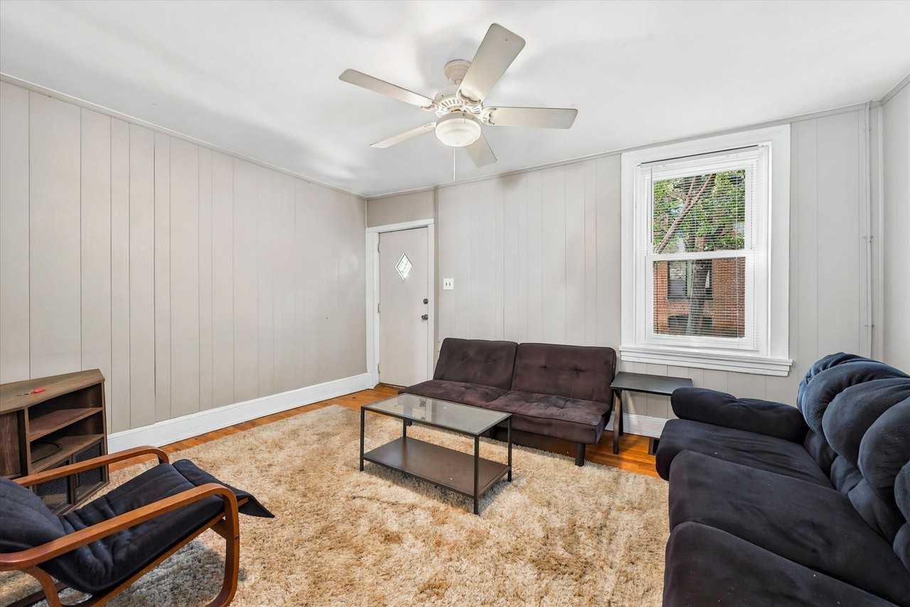 203 W Union St - Photo 3 of 20
