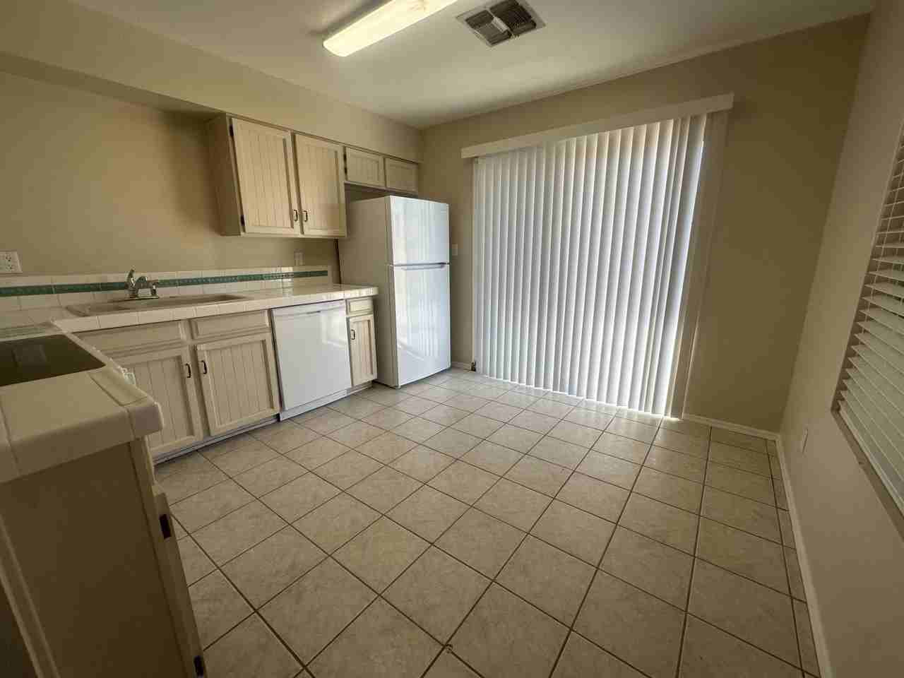 1349 E Palmdale Dr - Photo 5 of 16