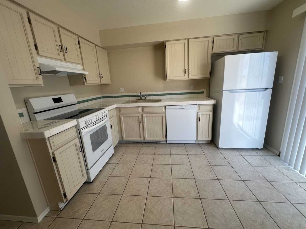 1349 E Palmdale Dr - Photo 6 of 16