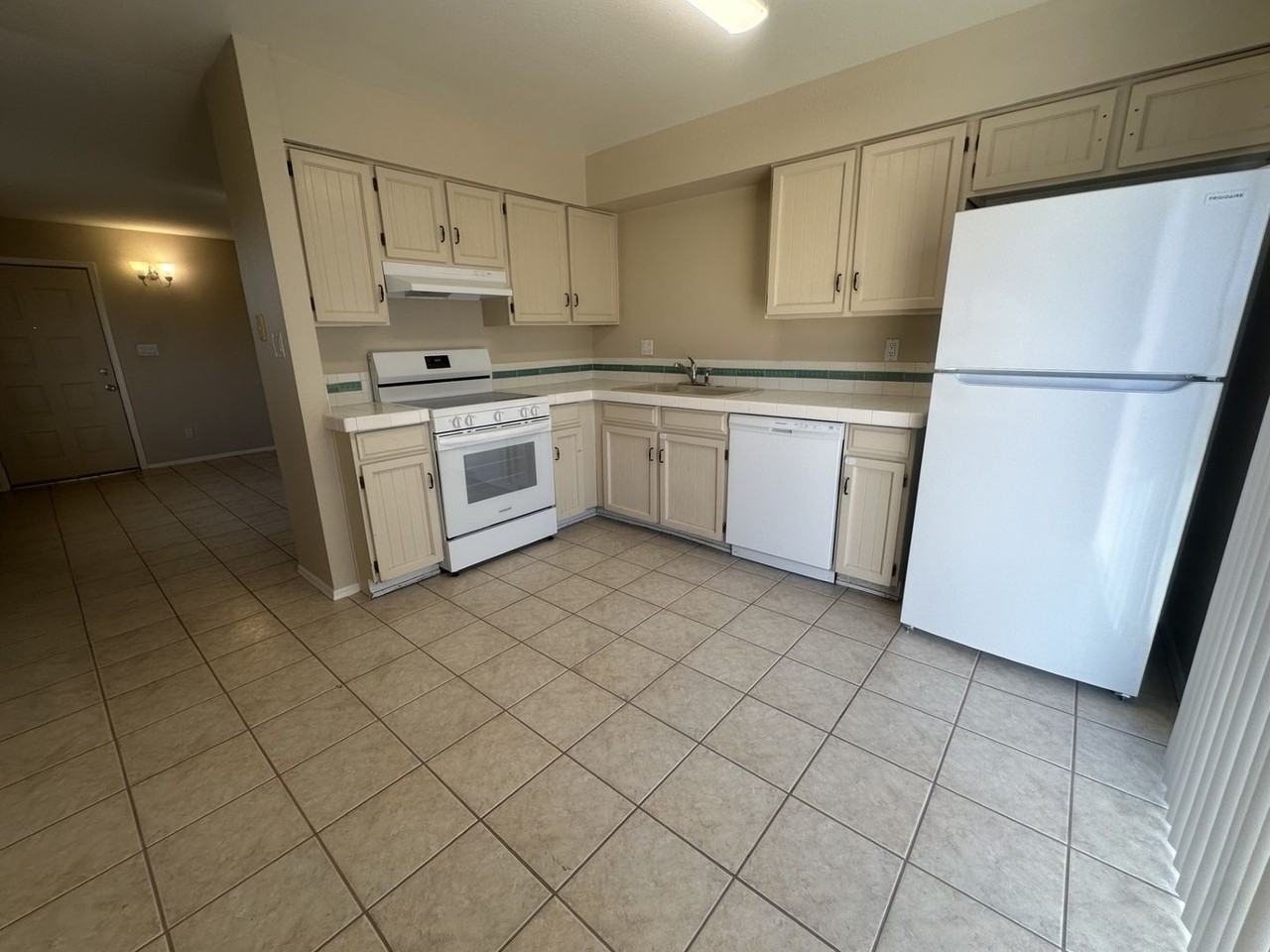 1349 E Palmdale Dr - Photo 7 of 16