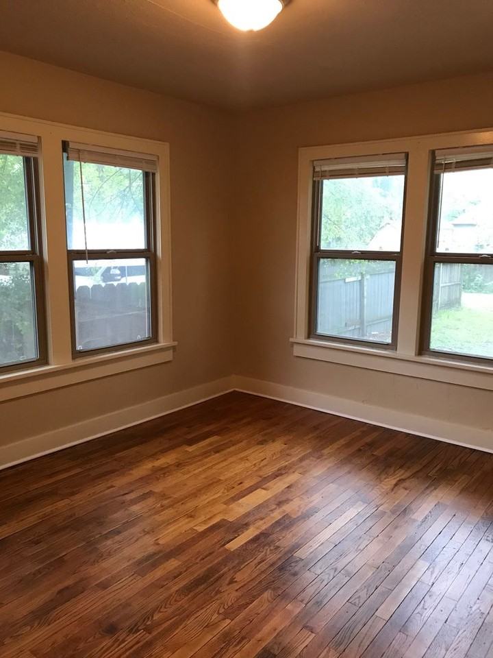 1213 N Jackson Ave - Photo 2 of 9