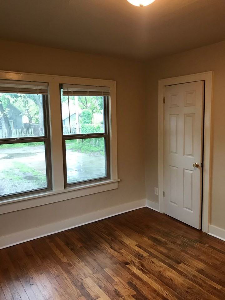 1213 N Jackson Ave - Photo 3 of 9