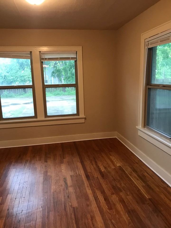 1213 N Jackson Ave - Photo 5 of 9