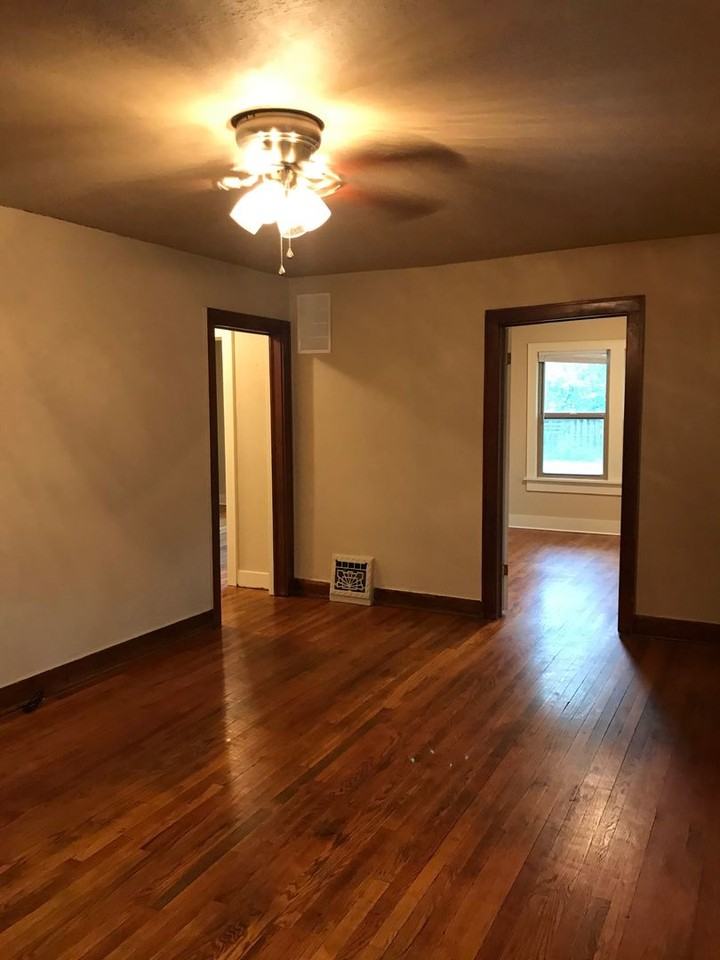 1213 N Jackson Ave - Photo 7 of 9