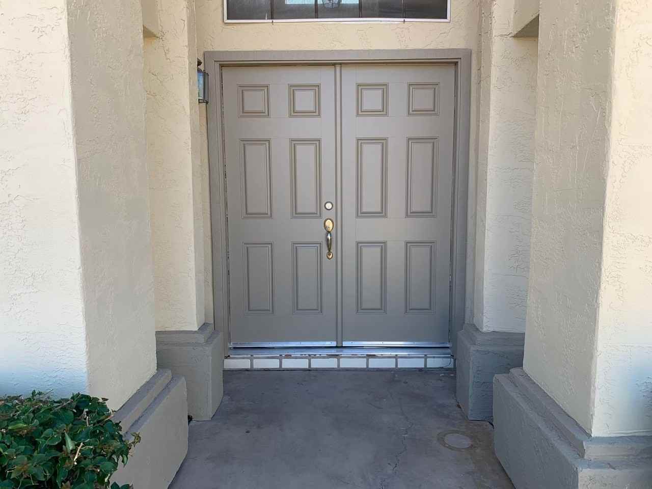 837 N Oak Ct - Photo 2 of 29
