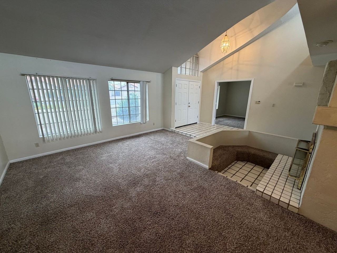 837 N Oak Ct - Photo 3 of 29