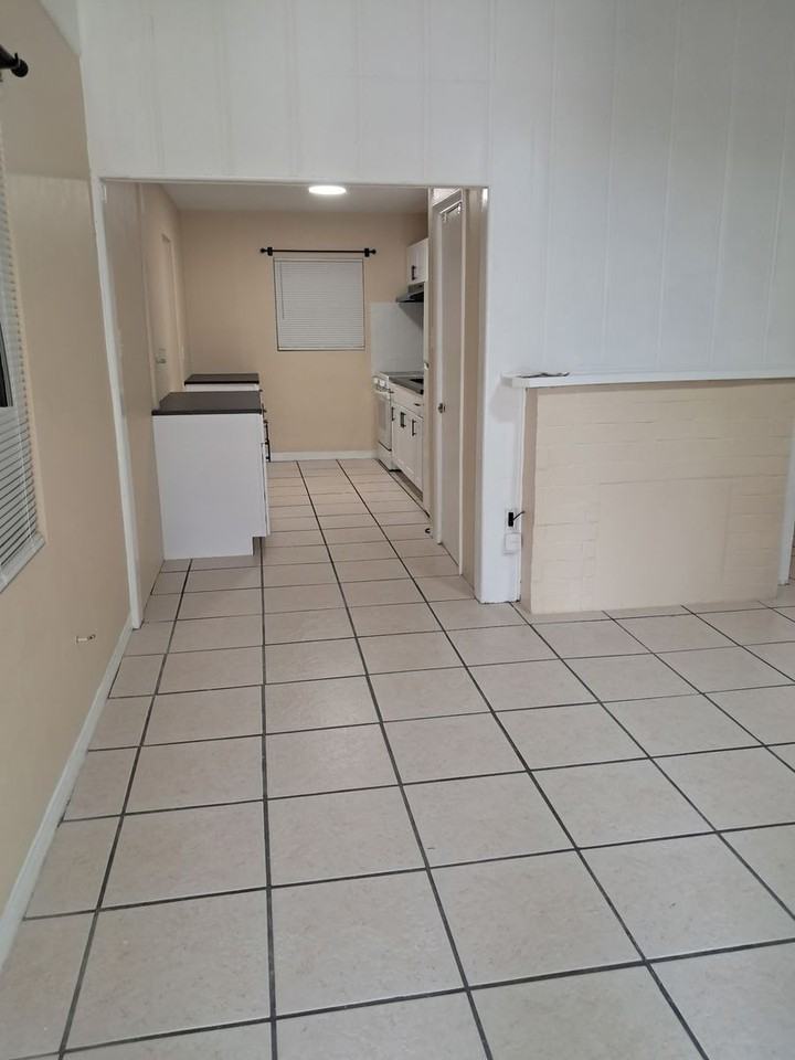 1013 Mayflower Rd - Photo 3 of 16