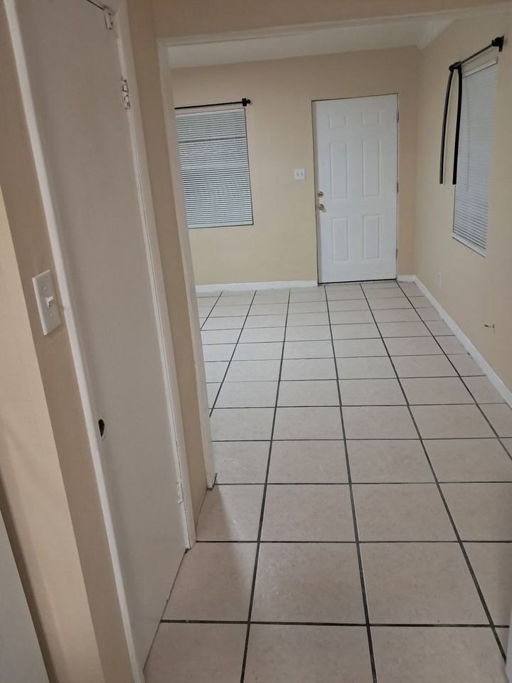 1013 Mayflower Rd - Photo 5 of 16