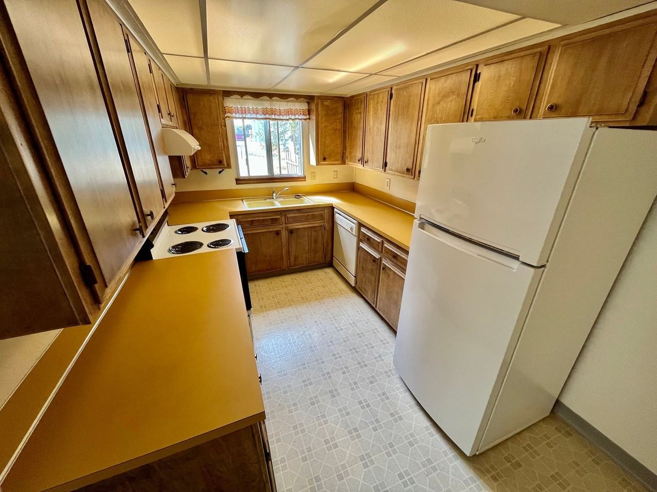 182 Se Atwood Ave - Photo 7 of 20