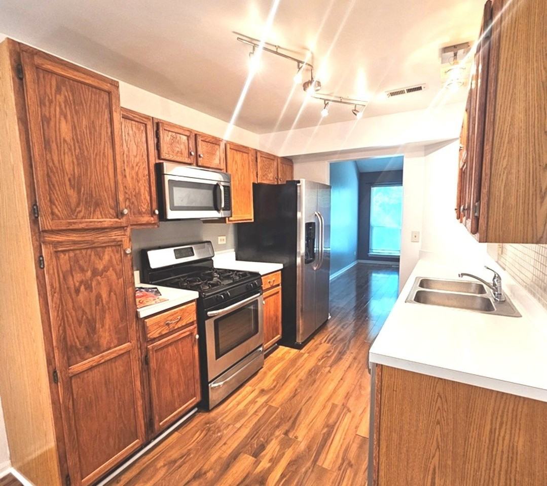 1605 W Portsmith Ln - Photo 2 of 16