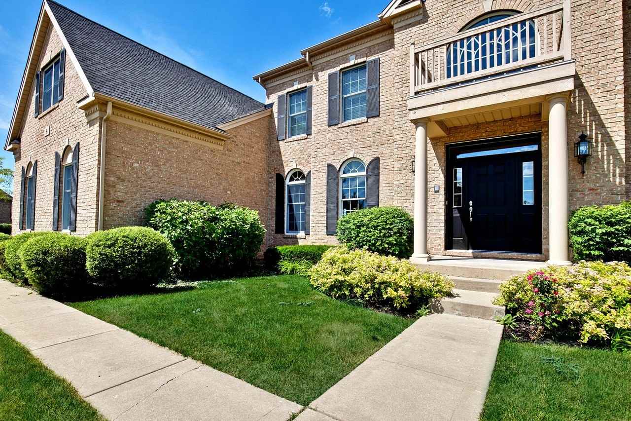 8 Turnbury Ct - Photo 3 of 49