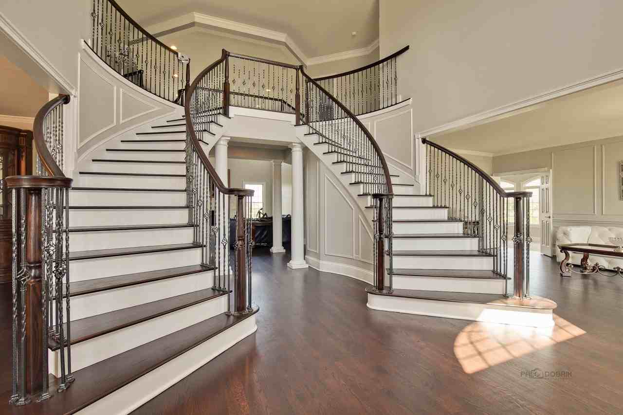 8 Turnbury Ct - Photo 5 of 49