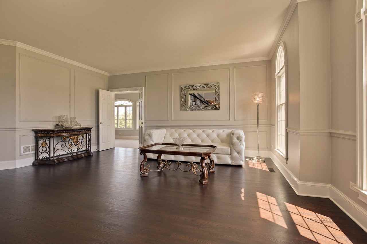 8 Turnbury Ct - Photo 7 of 49
