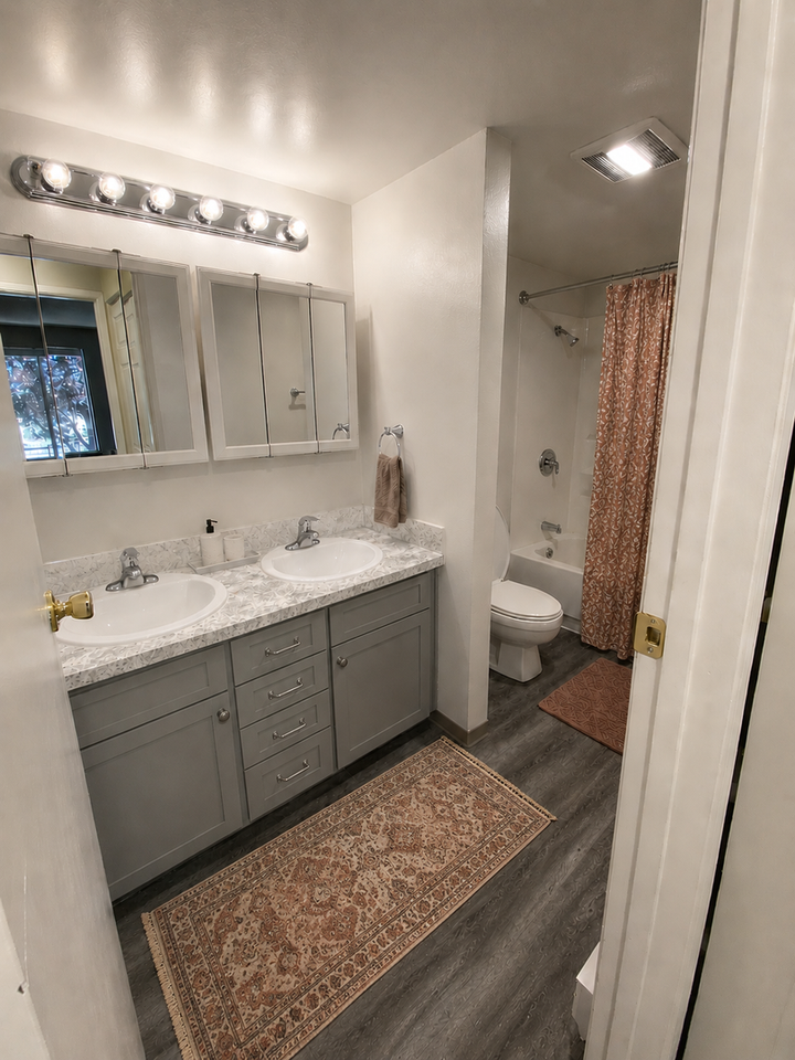 905 S 44th Ave Apt D08 - Photo 6 of 18
