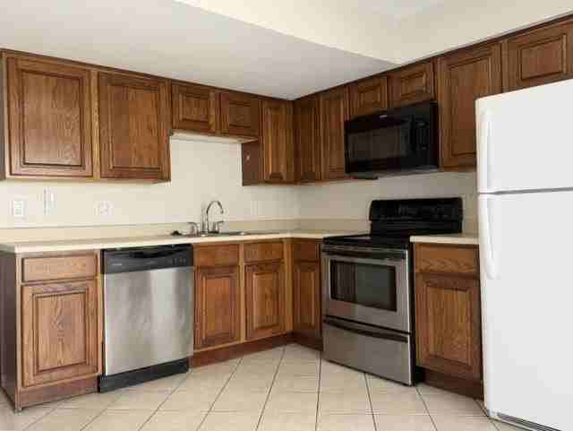 1235 Marywood Ct - Photo 4 of 11