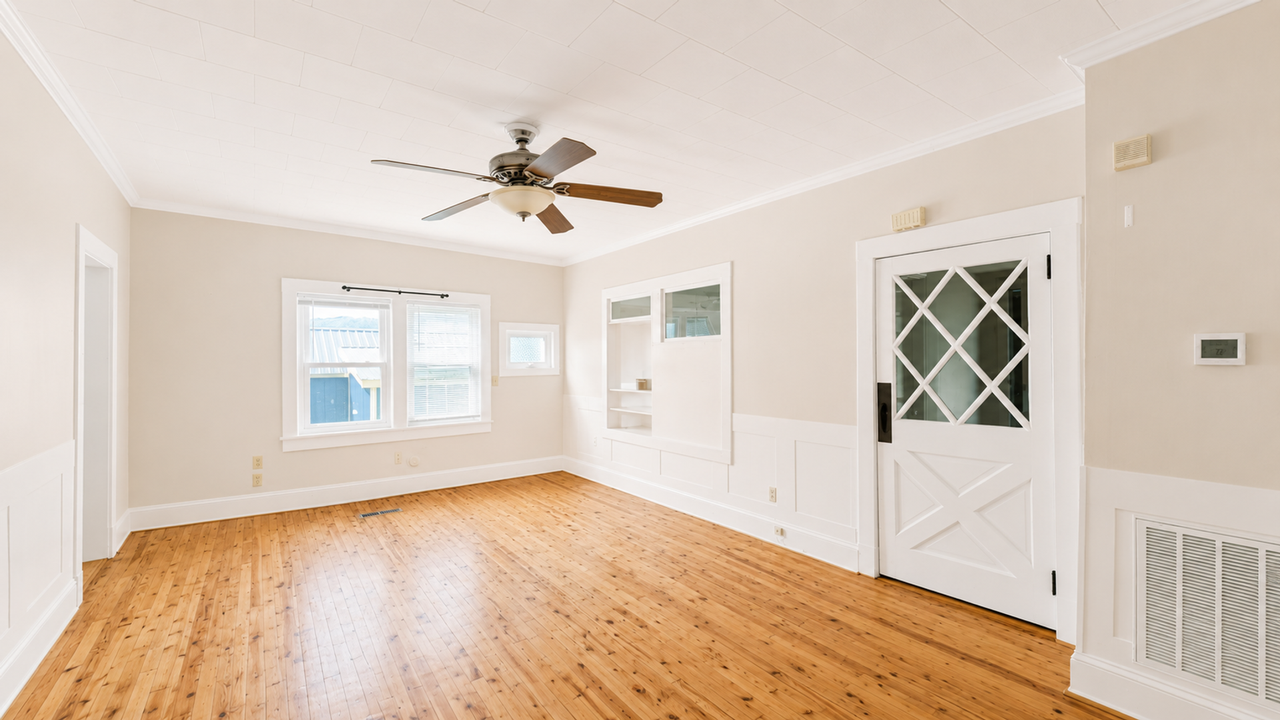 104 Spring St - Photo 2 of 12