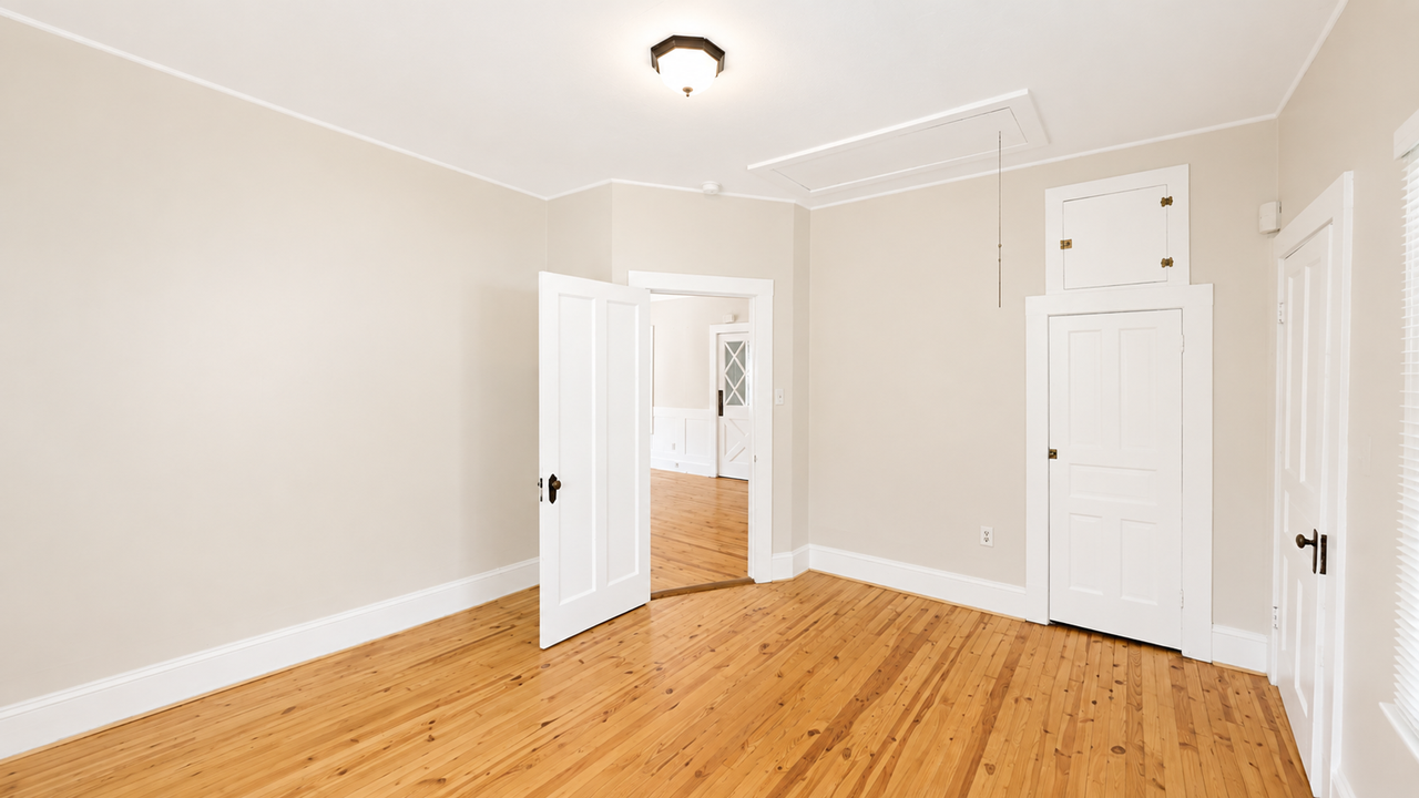 104 Spring St - Photo 3 of 12