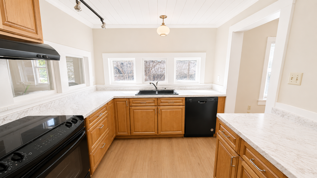 104 Spring St - Photo 7 of 12