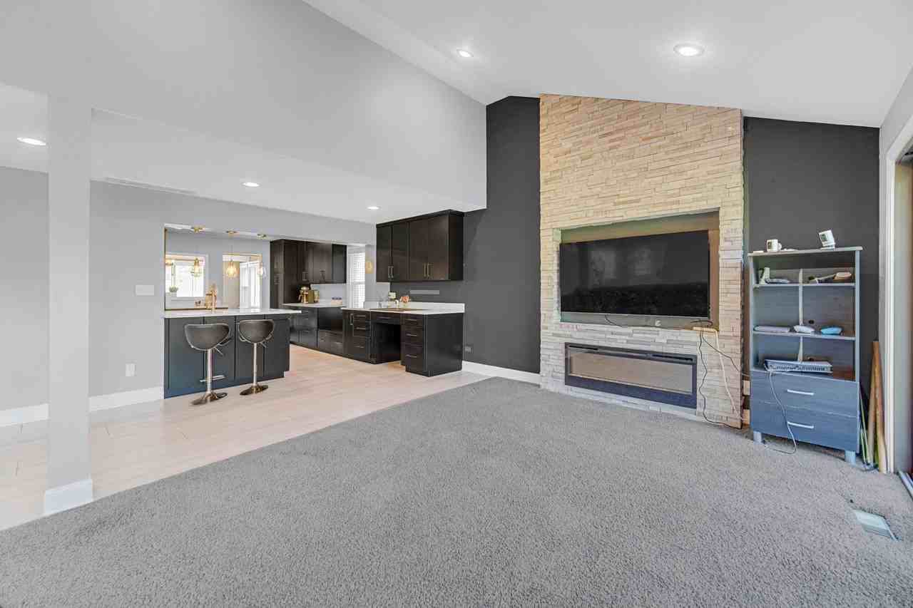 23327 N Wildwood Ln - Photo 4 of 26