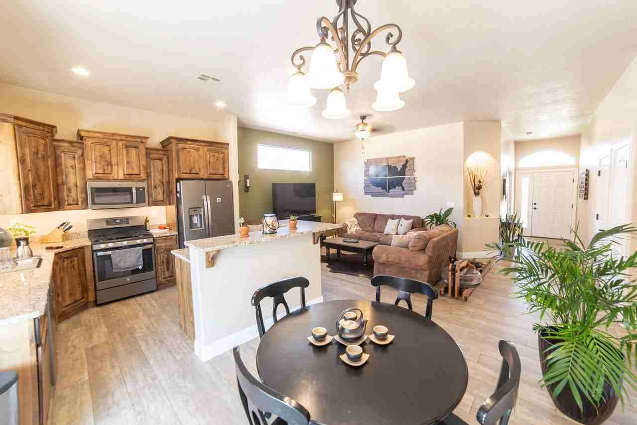 2565 W 245 N - Photo 3 of 14