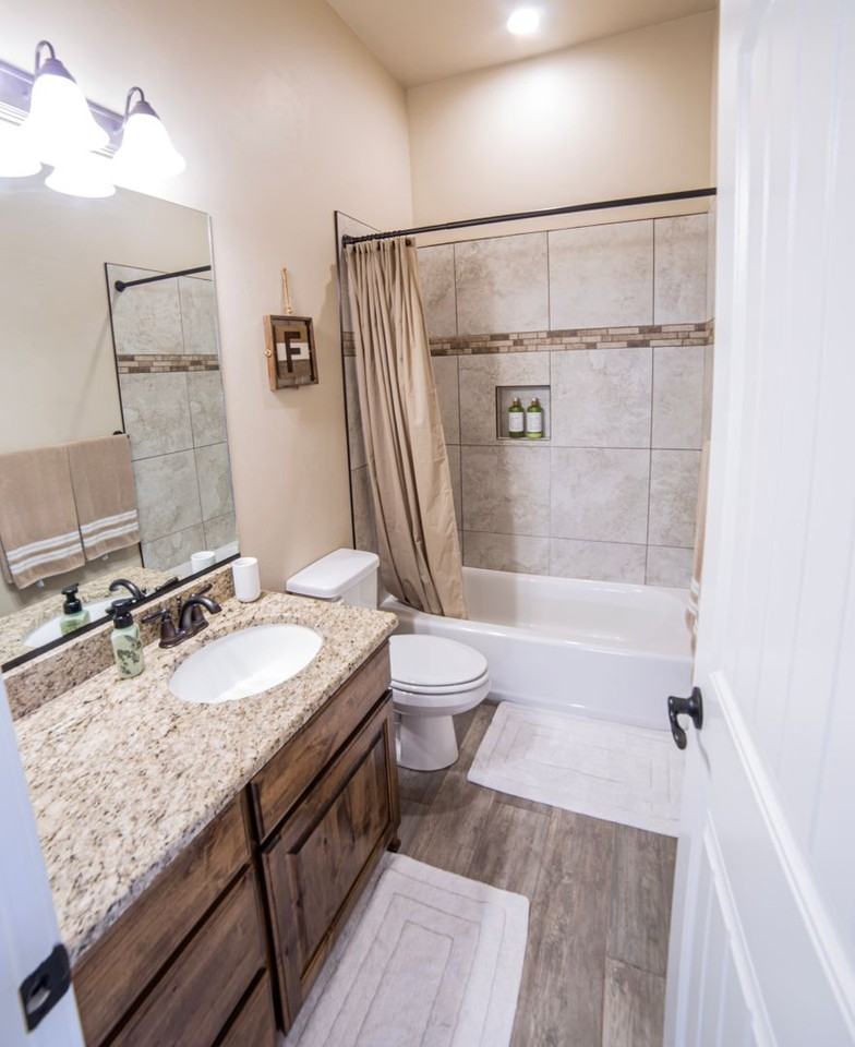 2565 W 245 N - Photo 7 of 14