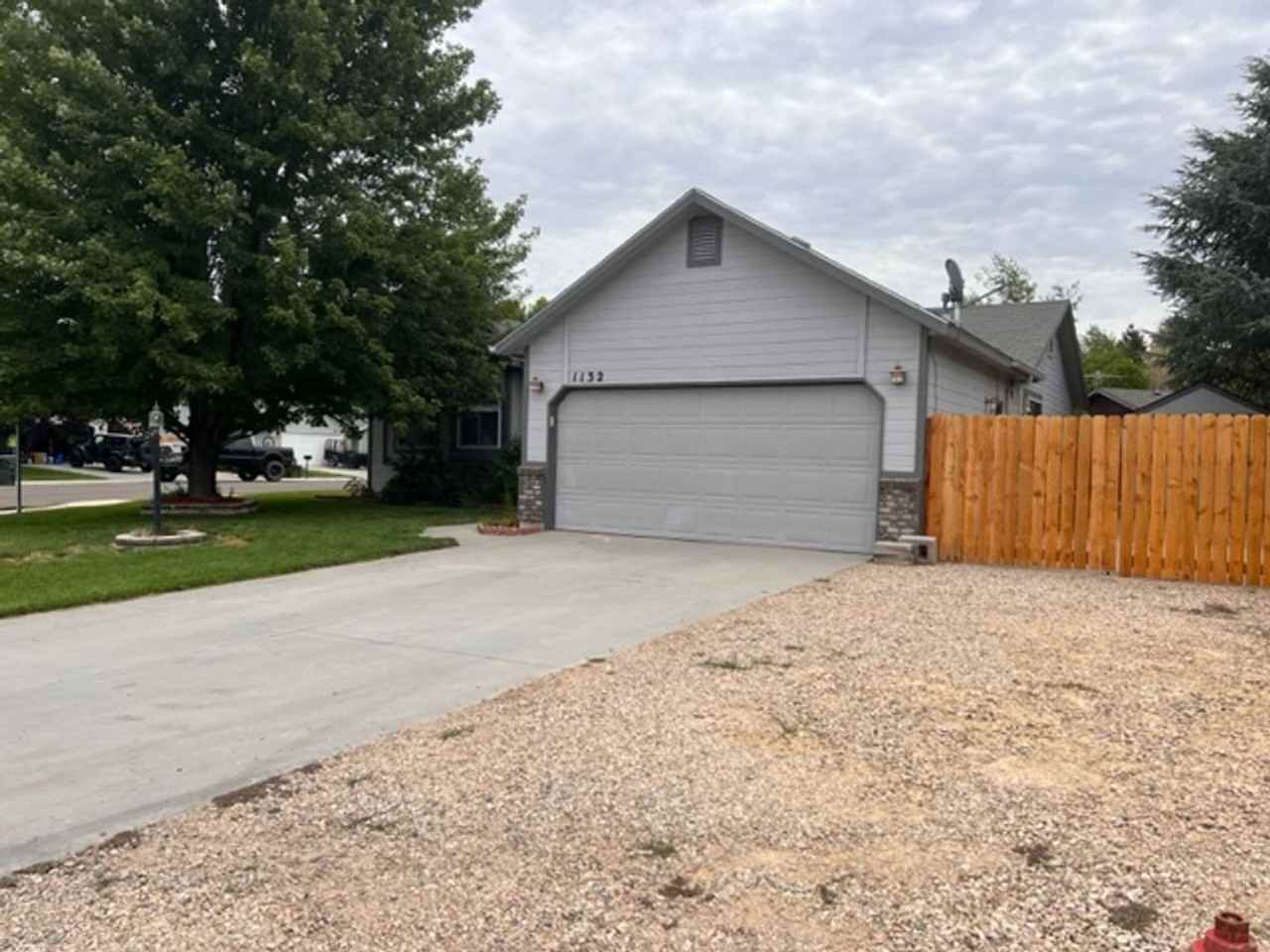1132 N Maple Creek Ave - Photo 3 of 27