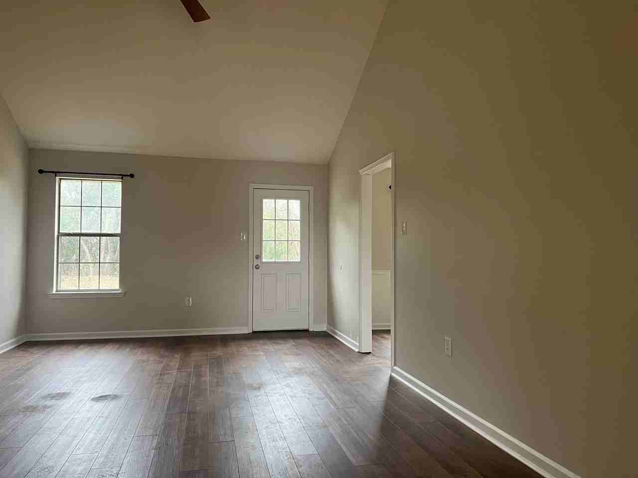 1505 Hathaway Dr - Photo 2 of 17