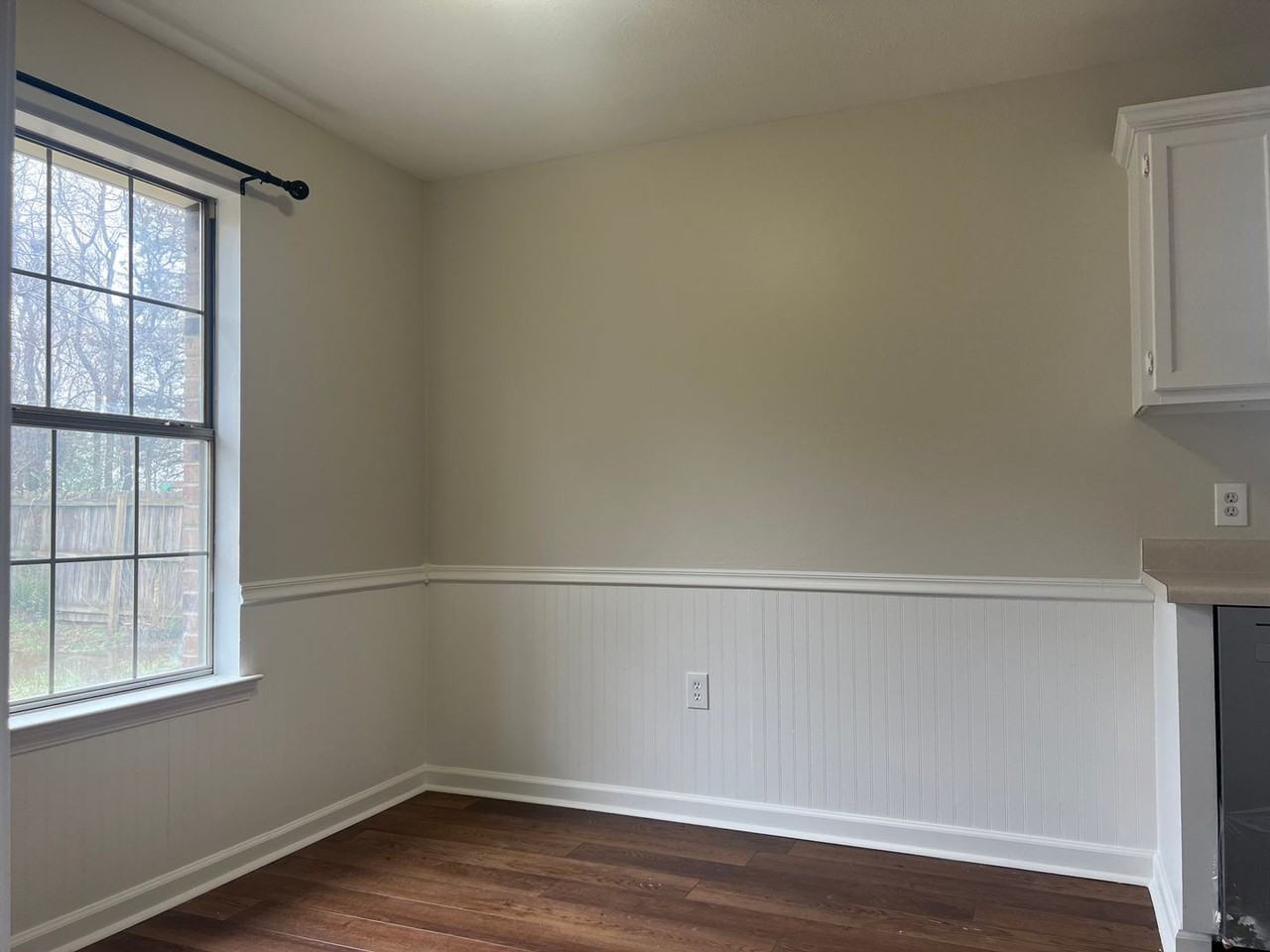 1505 Hathaway Dr - Photo 4 of 17
